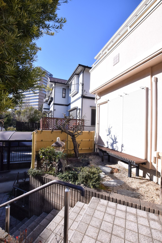 �� �V�C�̗ǂ����ɂ͏��������|���Ĉ�x�݁B����ȑf�G�ȃX�y�[�X�ł��B