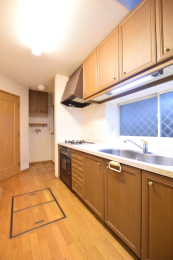 �L�b�`�� �������[����������A�g������̗ǂ��L�b�`���B�������������A���邭�C�����̂�����Ԃł��B