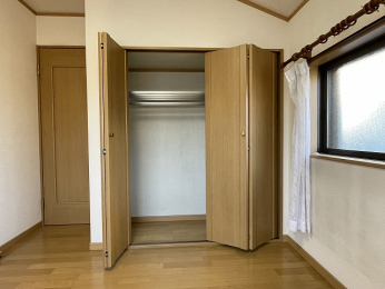 ���[ 2F�쑤�@5���m���N���[�[�b�g